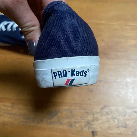 Adorable Keds sneakers - barely worn - Picture 2 of 2